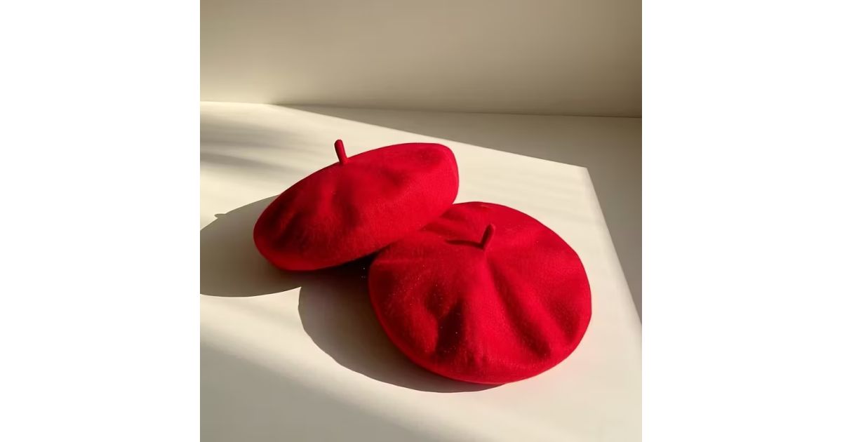 Beret rouge pour chien ou chat